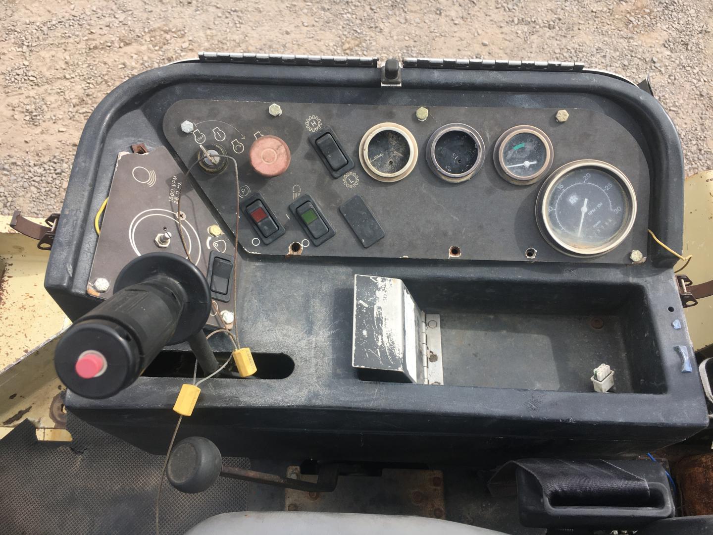 ./imagenes/INVOICE/2019/15520/COMPACTADOR PATA DE CABRA INGERSOLL RAND SD-70F PRO-PAC (41).JPG